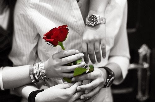 Romantic sau pasional? Cum sa-ti exprimi dragostea cu semnificatia trandafirului rosu