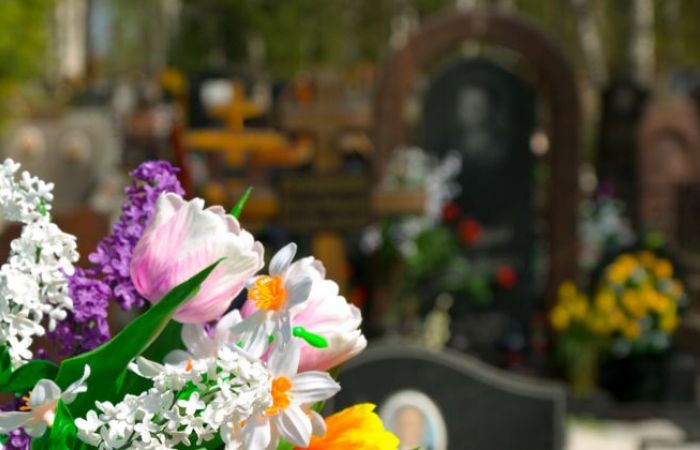 Care este semnificatia florilor la o inmormantare?