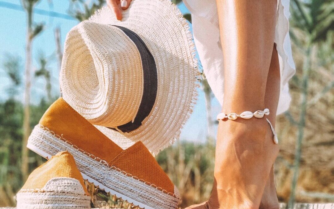 Ai în garderoba ta o pereche de espadrile și nu știi cu ce să le asortezi? Top 10 ținute potrivite pentru sezonul cald