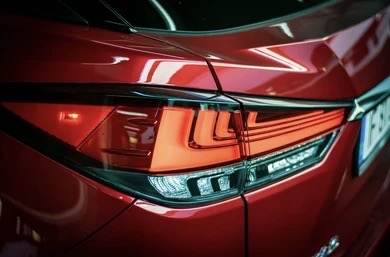 Farul unei masini Lexus