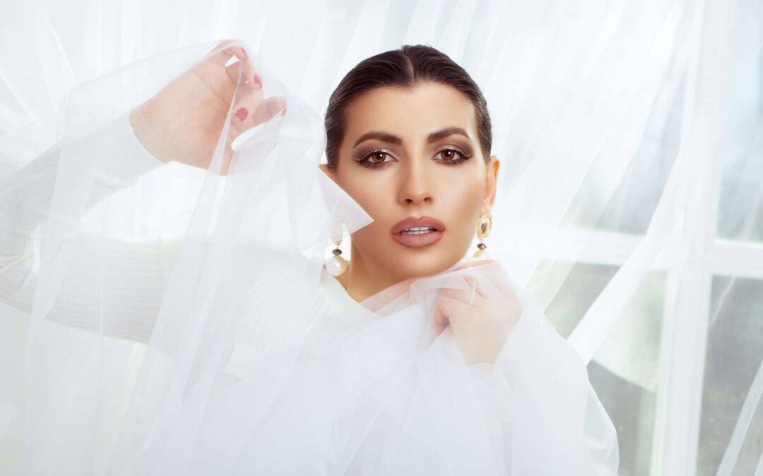 Dorești să construiești o carieră cu stil? Descoperă aici meserii care pun în valoare frumusețea feminină