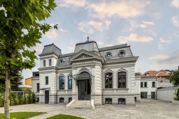 Urmează să organizezi un eveniment corporate? Iată ce trebuie să știi despre locația perfectă!