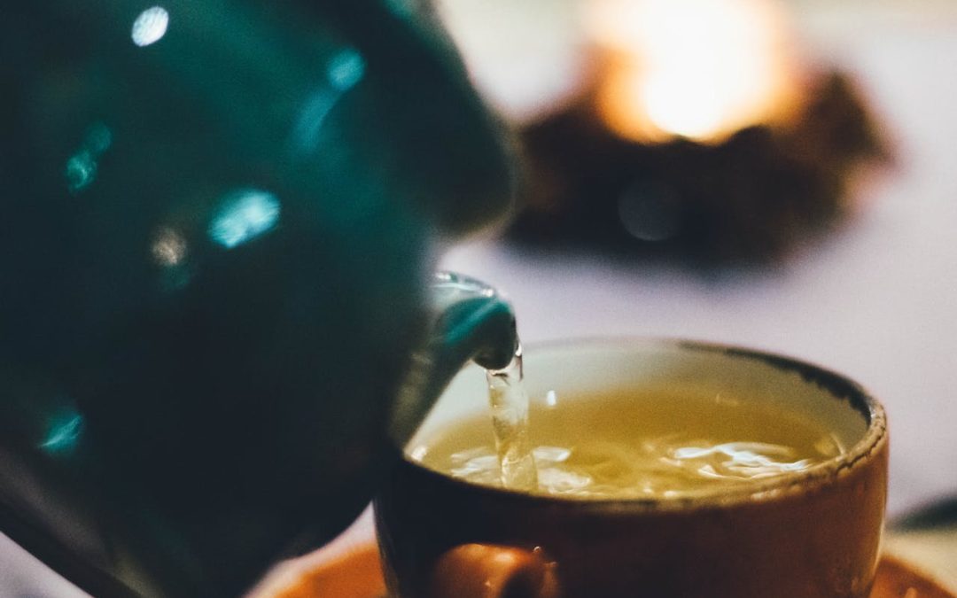 Ceaiurile din plante medicinale și aromatice – de ce nu trebuie să lipsească din bucătăria ta?