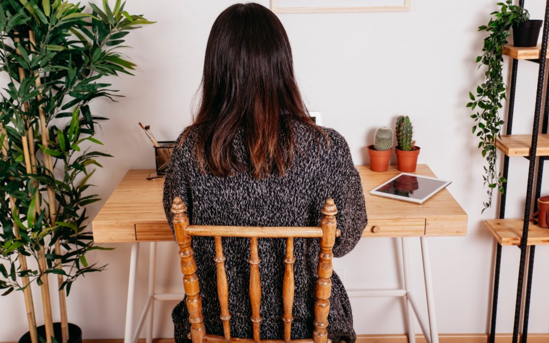 Cum poți amenaja balconul pentru a-l transforma în birou?