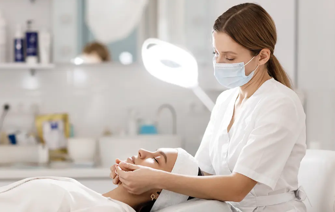 Descoperiți secretele frumuseții la clinica estetică