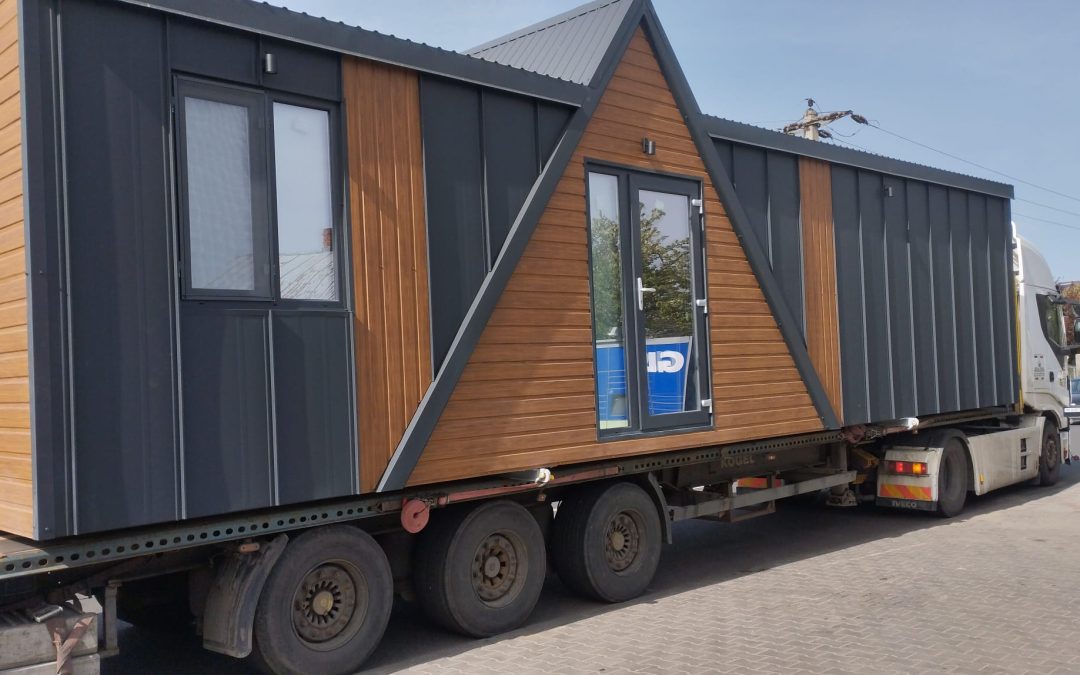Tiny House fără roți vs. Case din containere – Ce alegi pentru locuință, vacanță sau business?