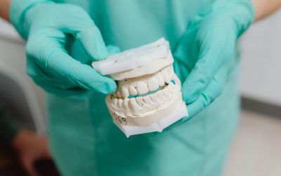 Ce este o coroană dentară și cui se adresează