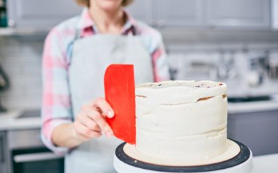 Cum protejează cupola un tort decorat?