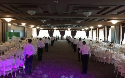 Cum transformă profesioniștii ospătarii emoțiile unui eveniment în amintiri placute