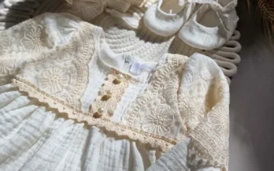 Idei ținute botez mamă – Ghid complet pentru o apariție elegantă, modernă și memorabilă