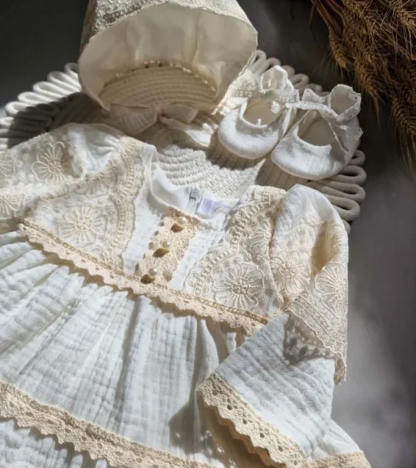Idei ținute botez mamă – Ghid complet pentru o apariție elegantă, modernă și memorabilă