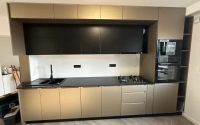Bucătărie Personalizată: Ghidul Complet pentru un Design Practic și Elegant