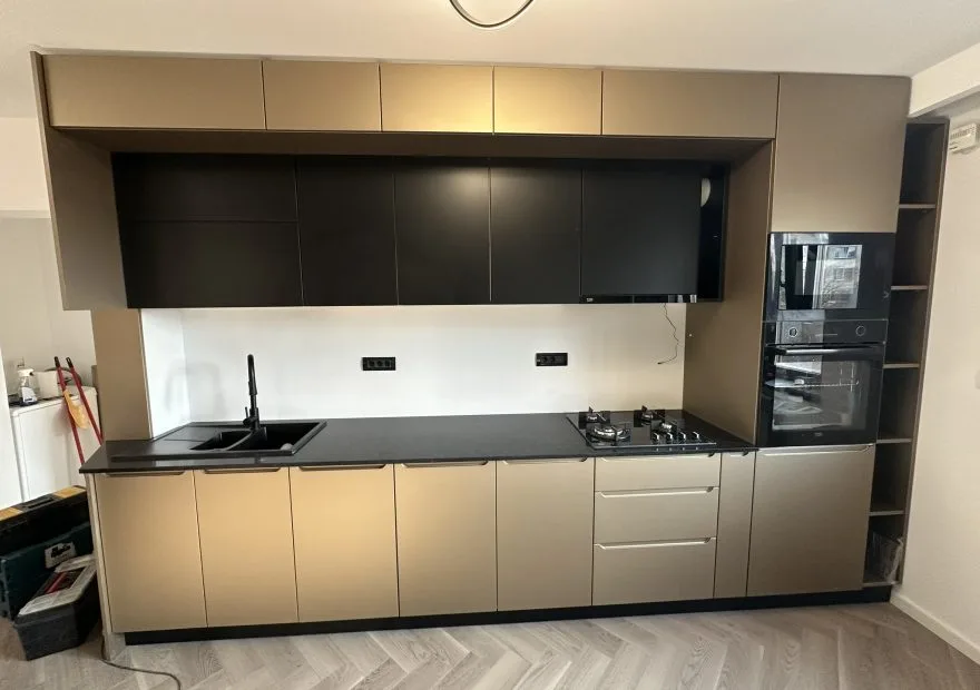 Bucătărie Personalizată: Ghidul Complet pentru un Design Practic și Elegant